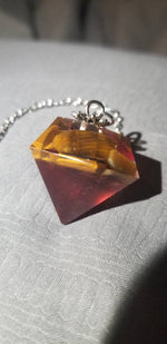 Load image into Gallery viewer, Tigers Eye Deep Red &amp; Clear Pendulum
